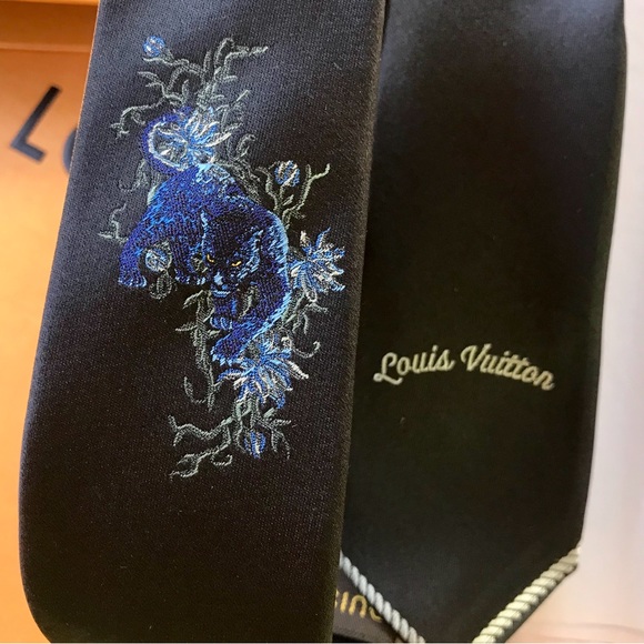 🎁LV JOURNEY🎁🆕💯AUTHN LOUIS VUITTON TRAVEL CAMBODIA BLUE PANTHER MOTIF TIE🔥 - Picture 1 of 16